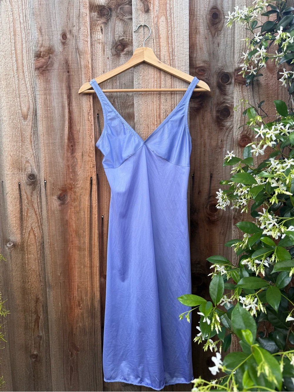 Vintage Periwinkle Empire Knee-Length Slip Dress 🌿